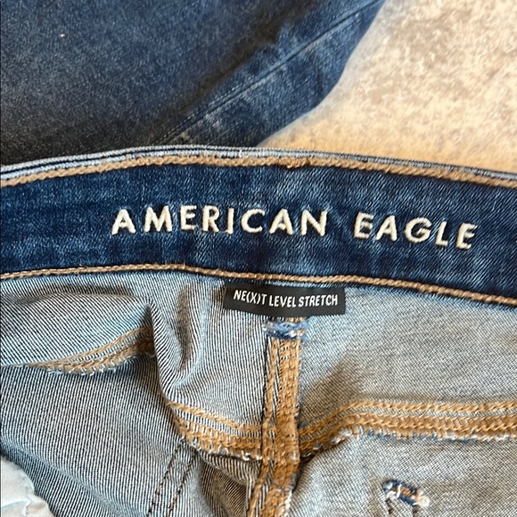 American Eagle women’s Blue Jeans - Picture 4 of 8